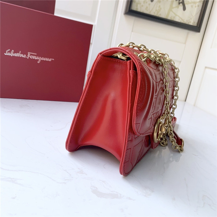 페레가모 플랩 체인백  21H168-3 2020/신상