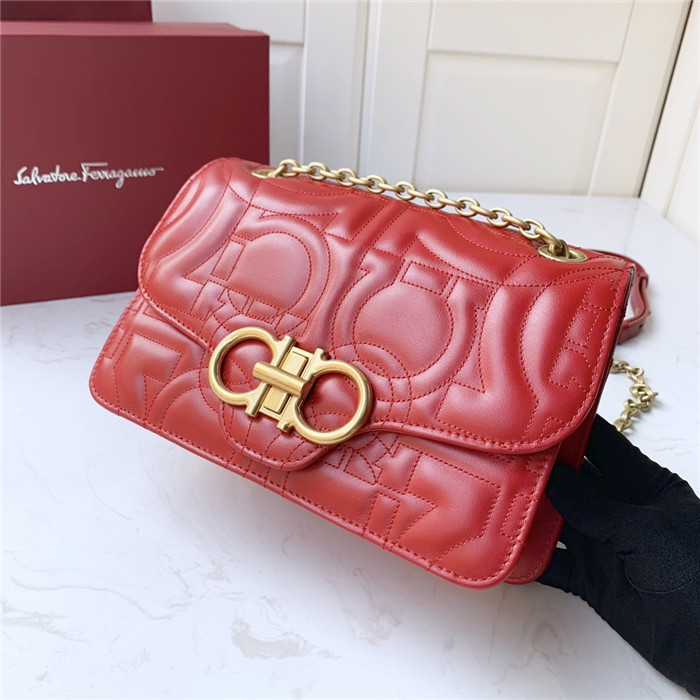 페레가모 플랩 체인백  21H168-3 2020/신상