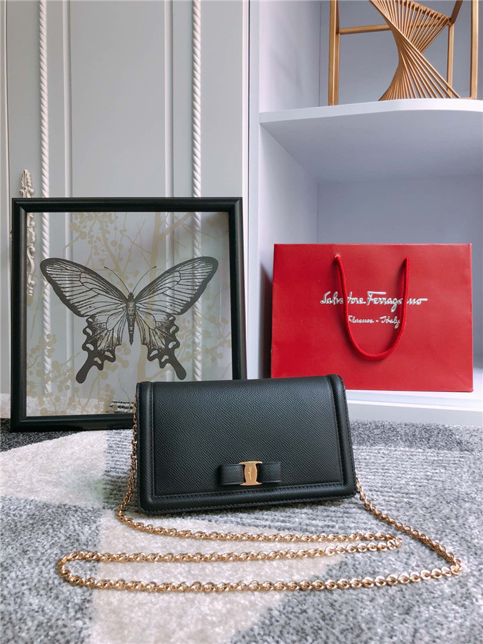 페레가모 미니 체인 숄더백 22C916-4