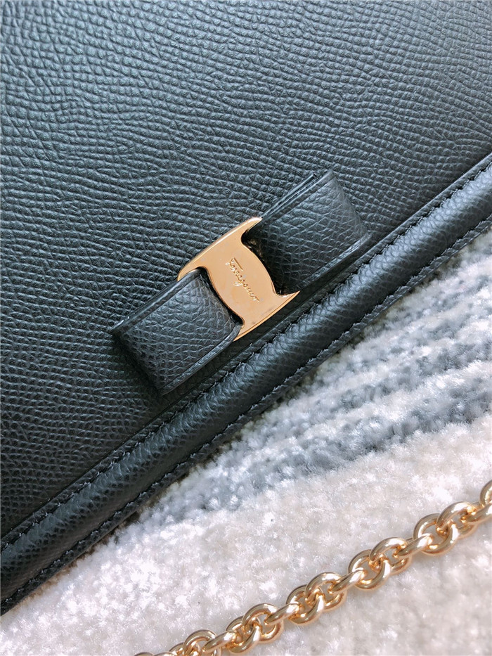 페레가모 미니 체인 숄더백 22C916-4