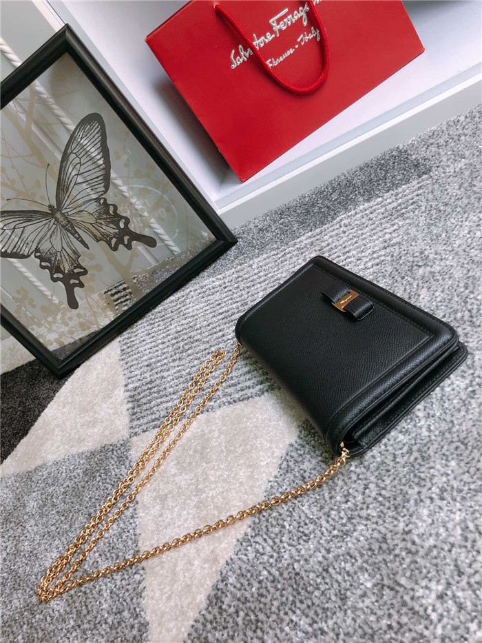 페레가모 미니 체인 숄더백 22C916-4