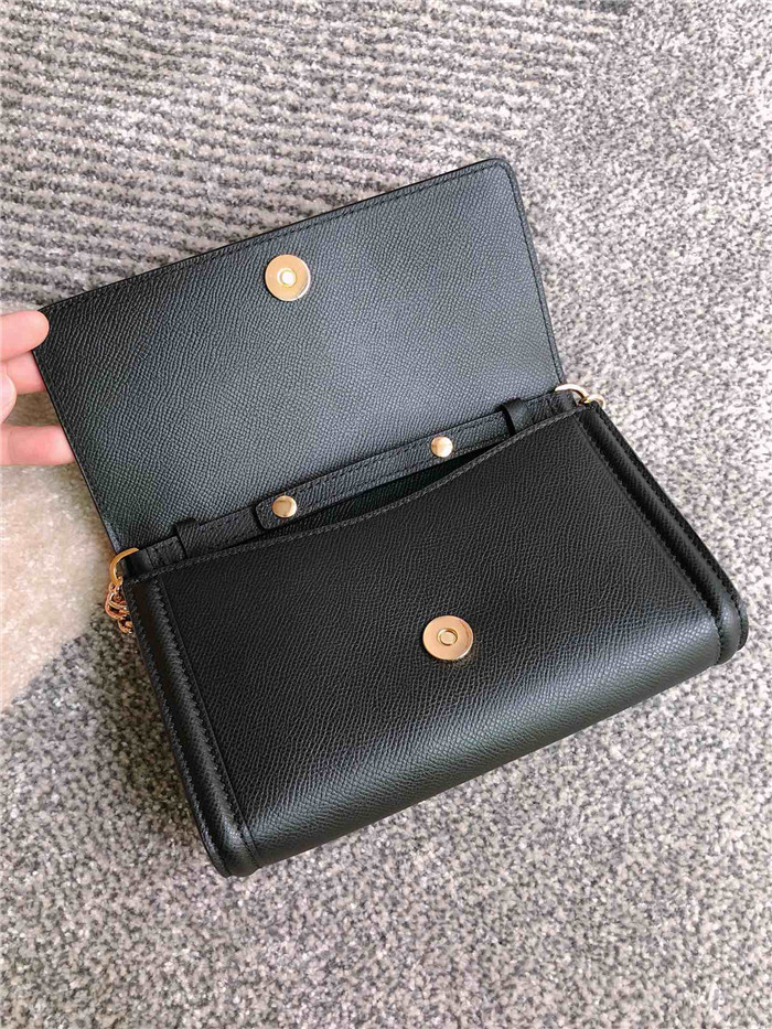 페레가모 미디움 체인 숄더백 22C940-3