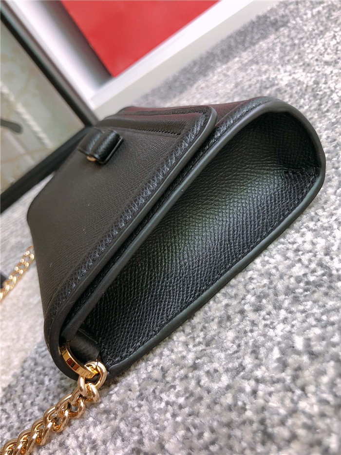 페레가모 미디움 체인 숄더백 22C940-3