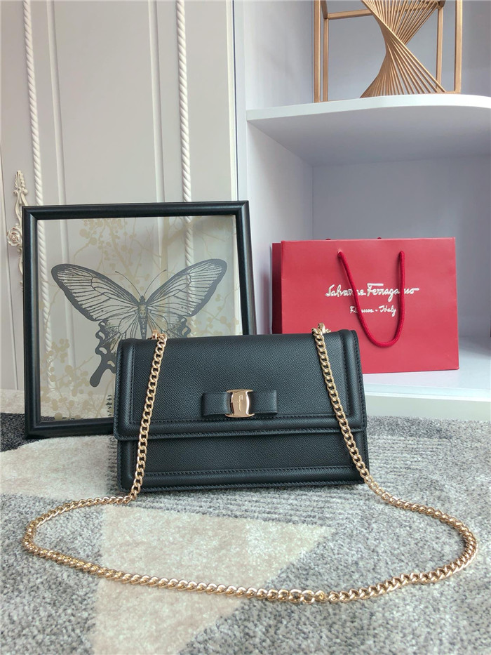 페레가모 라지 체인 숄더백 21G462-3