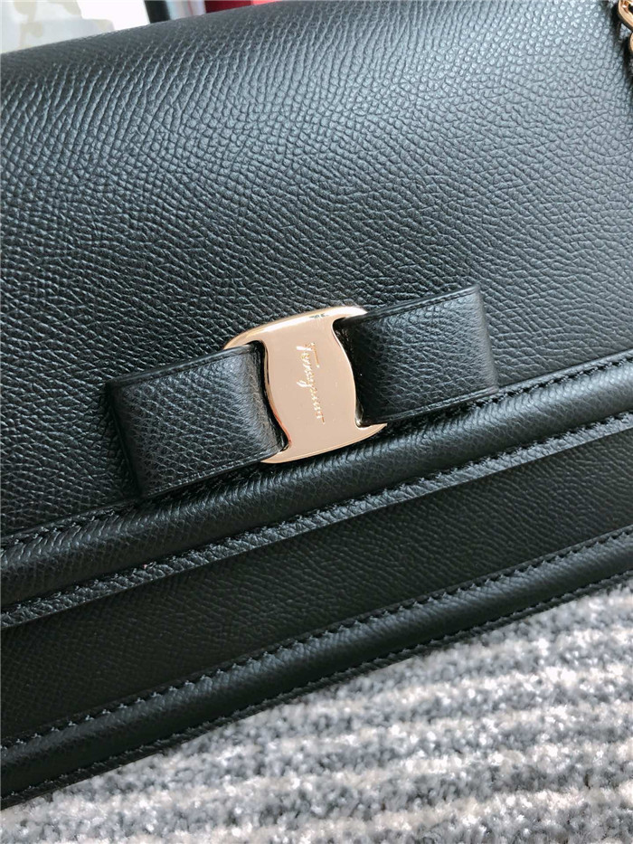 페레가모 라지 체인 숄더백 21G462-3