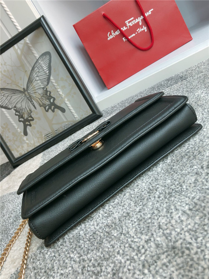 페레가모 라지 체인 숄더백 21G462-3