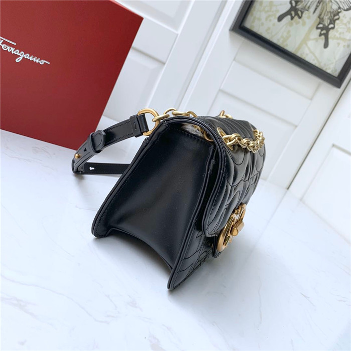 페레가모 플랩 미니체인백 21H153-1 2020/신상