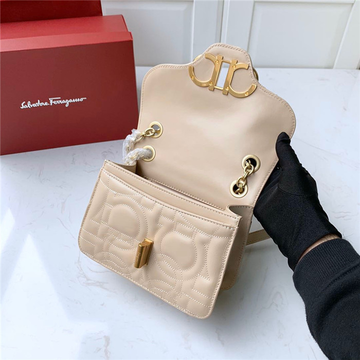 페레가모 플랩 미니체인백 21H153-2 2020/신상