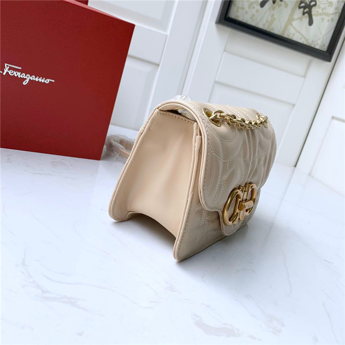 페레가모 플랩 미니체인백 21H153-2 2020/신상