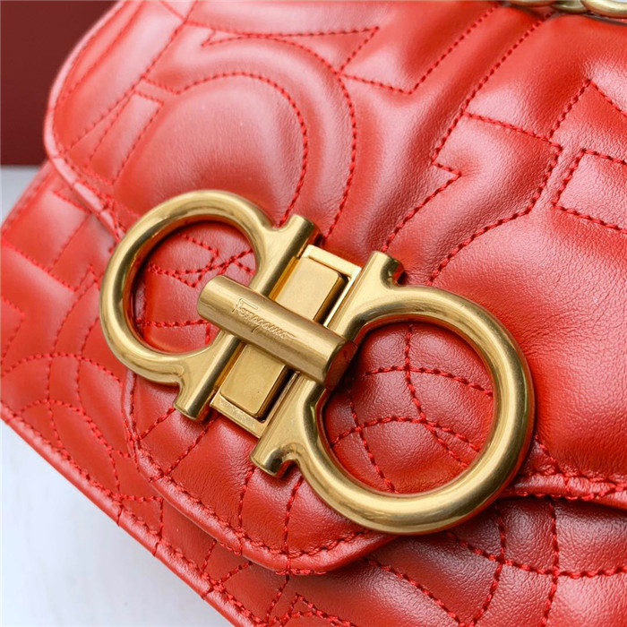 페레가모 플랩 미니체인백 21H153-3 2020/신상