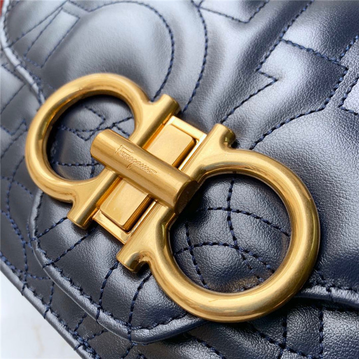 페레가모 플랩 미니체인백 21H153-4 2020/신상