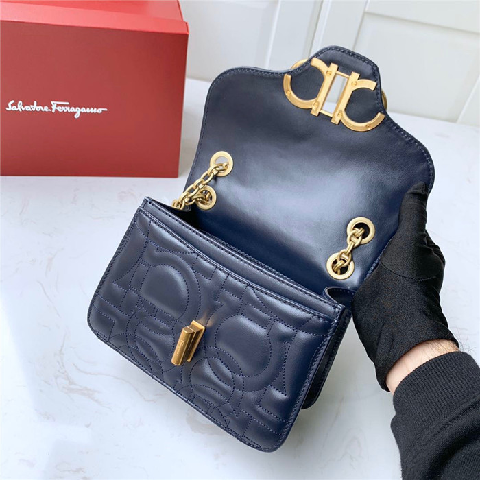 페레가모 플랩 미니체인백 21H153-4 2020/신상