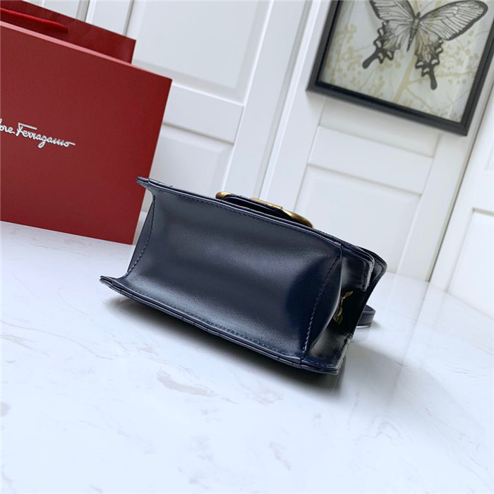 페레가모 플랩 미니체인백 21H153-4 2020/신상