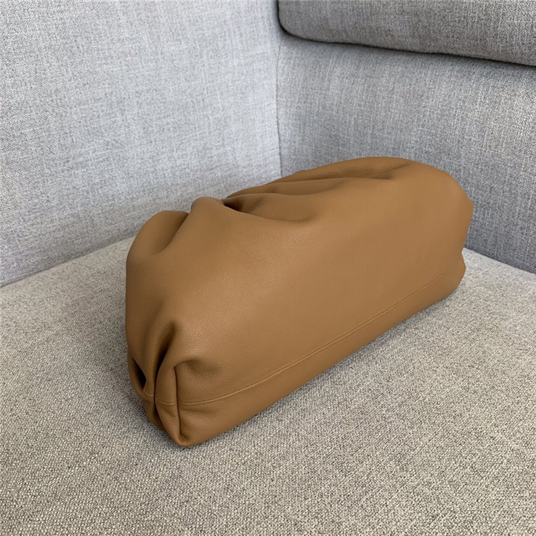 보테가베네타 버터카프 파우치백 라지 576227신상