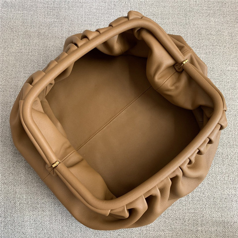 보테가베네타 버터카프 파우치백 라지 576227신상