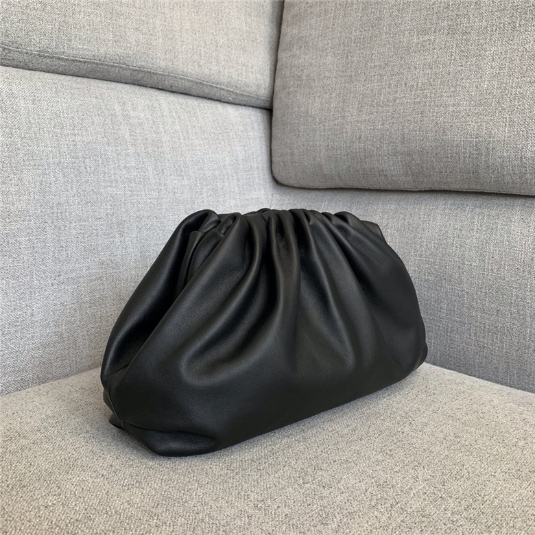 보테가베네타 버터카프 파우치백 라지 576227 신상