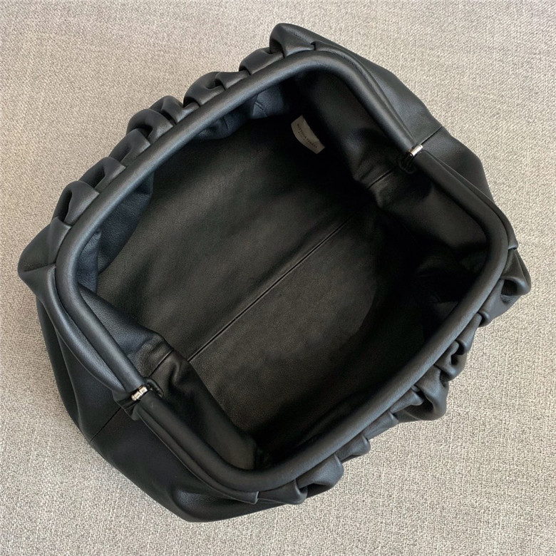 보테가베네타 버터카프 파우치백 라지 576227 신상