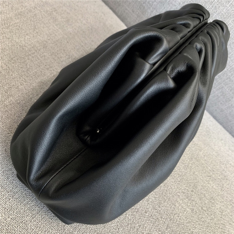 보테가베네타 버터카프 파우치백 라지 576227 신상