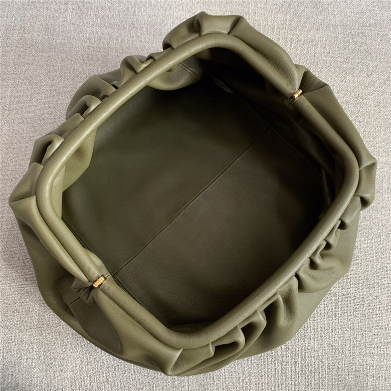 보테가베네타 버터카프 파우치백 라지 576227 신상