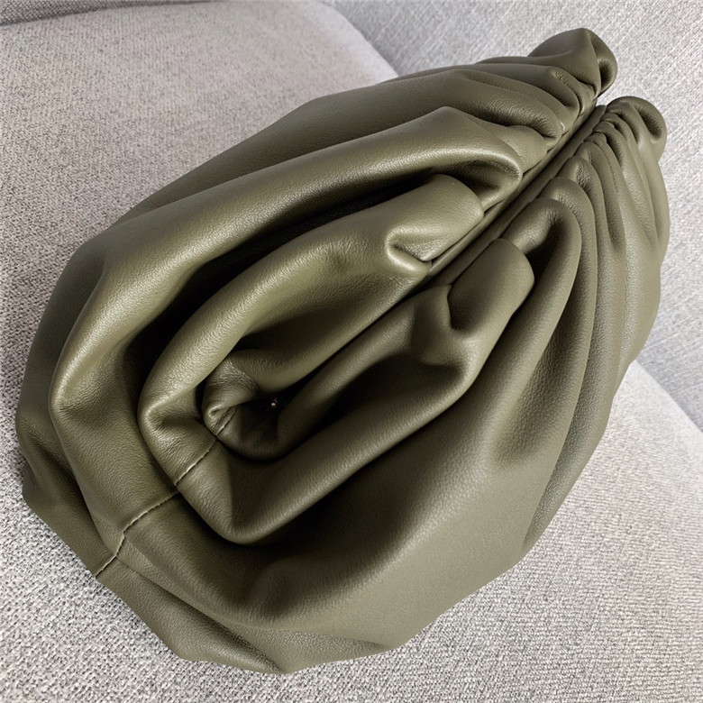 보테가베네타 버터카프 파우치백 라지 576227 신상