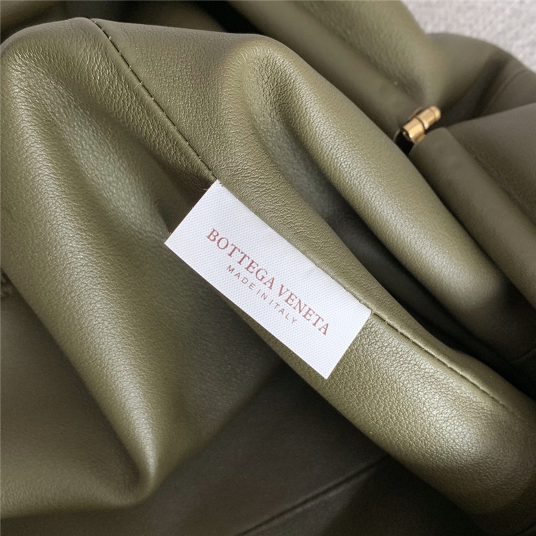 보테가베네타 버터카프 파우치백 라지 576227 신상