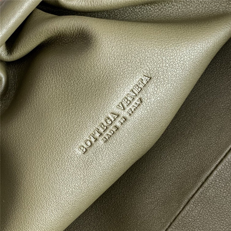 보테가베네타 버터카프 파우치백 라지 576227 신상