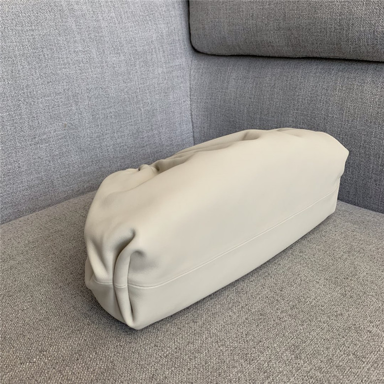 보테가베네타 버터카프 파우치백 라지 576227 신상