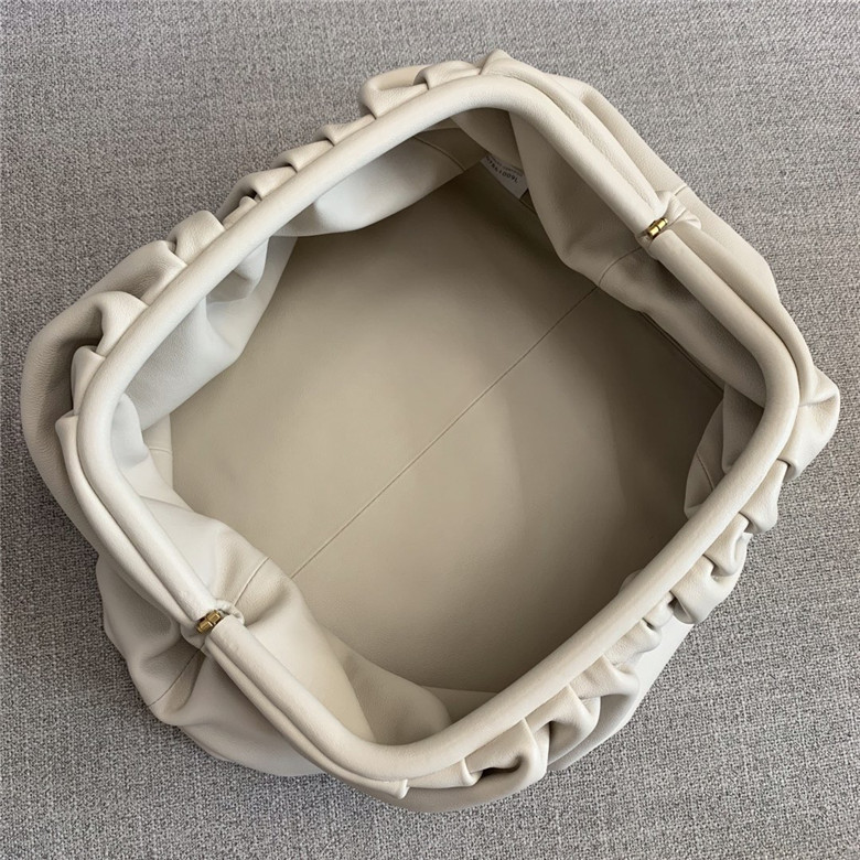 보테가베네타 버터카프 파우치백 라지 576227 신상