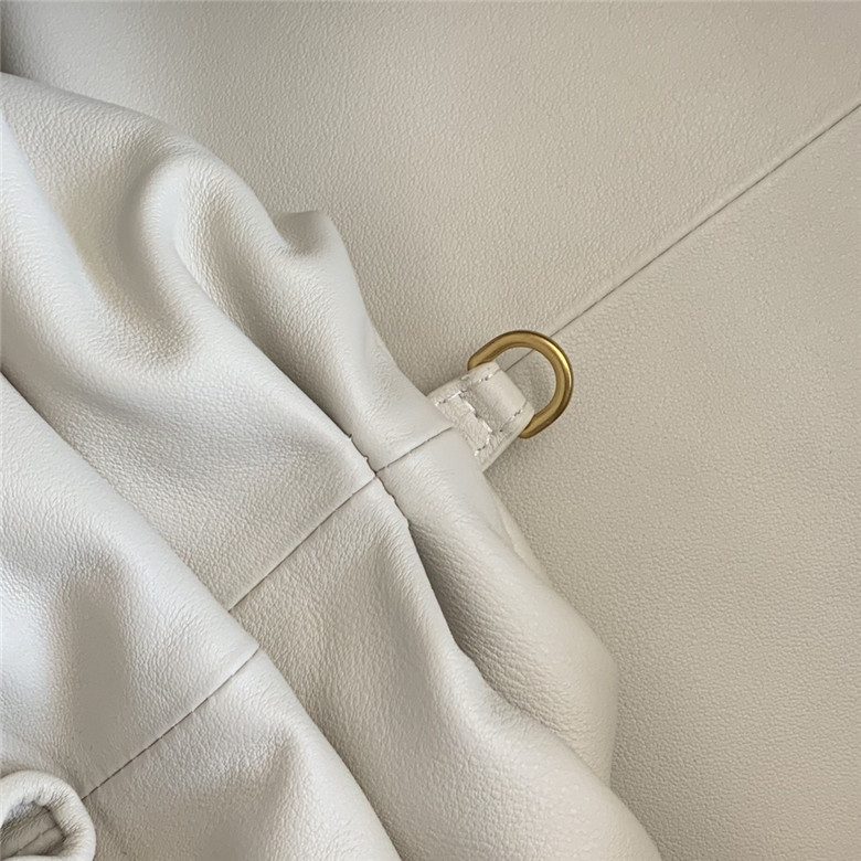 보테가베네타 버터카프 파우치백 라지 576227 신상