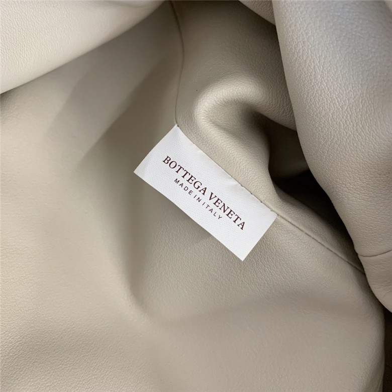 보테가베네타 버터카프 파우치백 라지 576227 신상