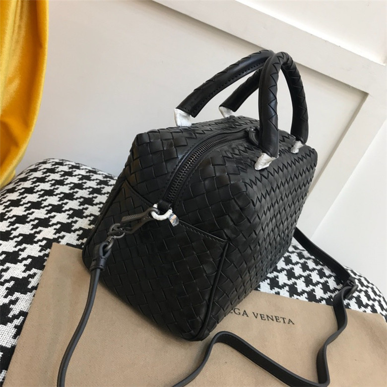 보테가 토트&숄더백BV2011