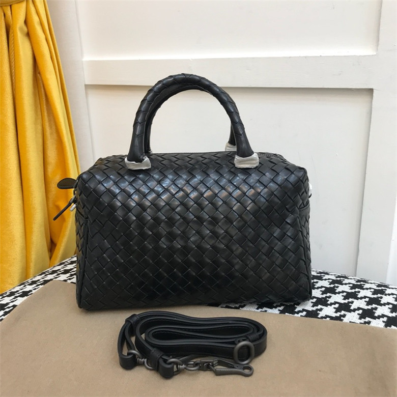 보테가 토트&숄더백BV2011