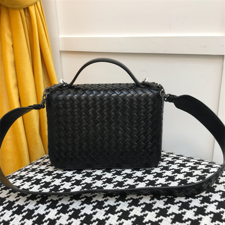 보테가 알룸나백 BV9235