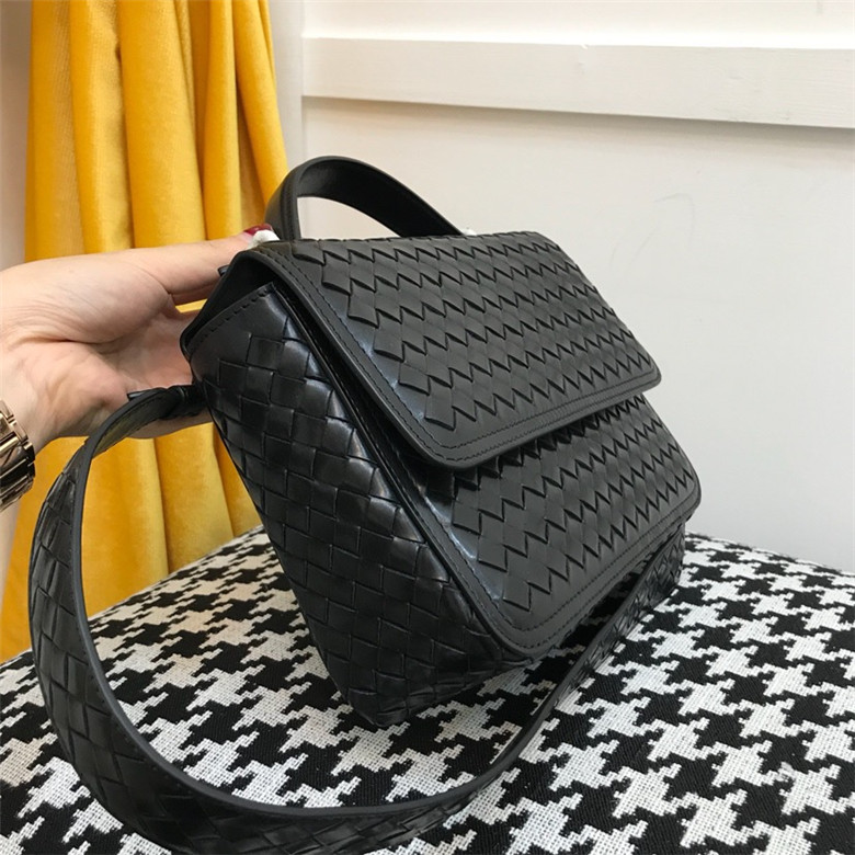 보테가 알룸나백 BV9235