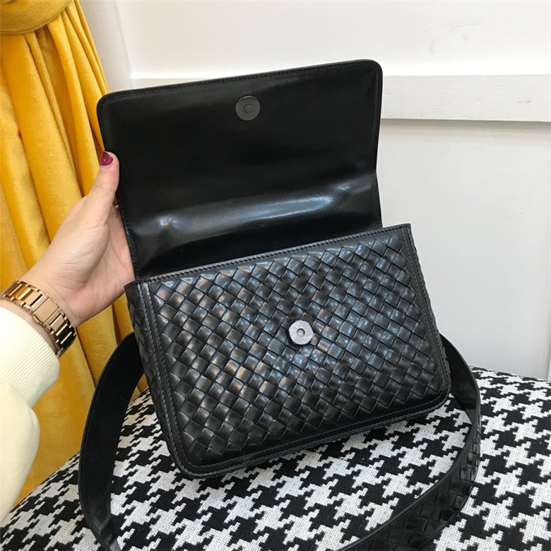 보테가 알룸나백 BV9235