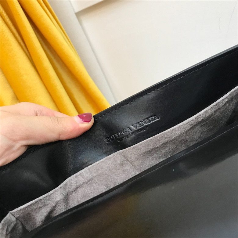 보테가 알룸나백 BV9235