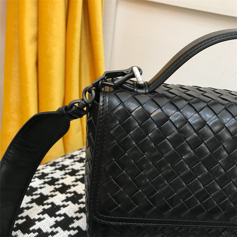 보테가 알룸나백 BV9235