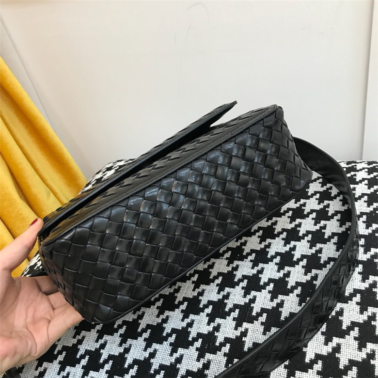 보테가 알룸나백 BV9235