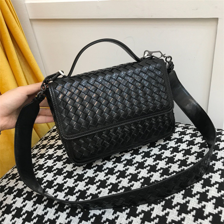 보테가 알룸나백 BV9235