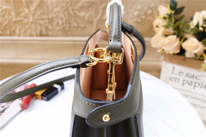  Fendi  펜디 피카부 아이코닉 F8323-3 신상