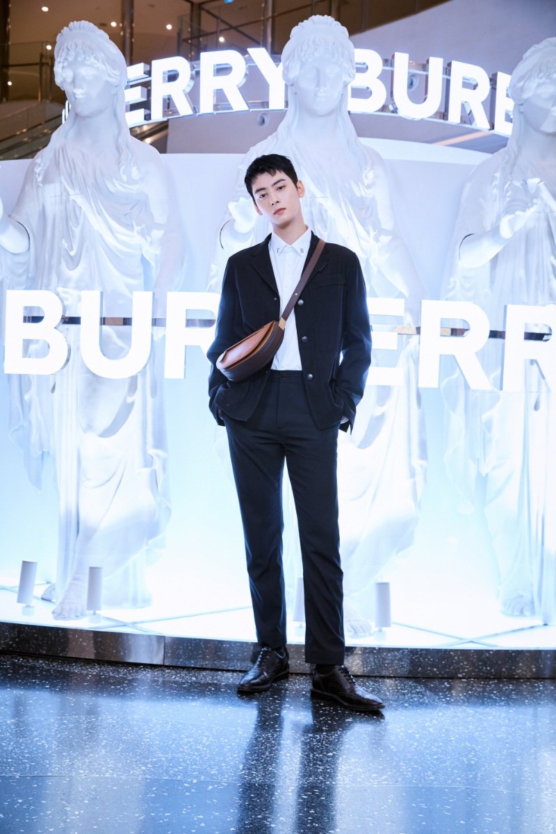 [아스트로 차은우] Burberry 버버리 숄더백 B31509-2 신상