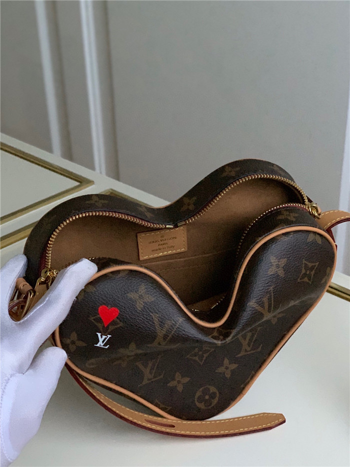 Louis Vuitton 루이비통 게임 온 쾨르 M57456 신상