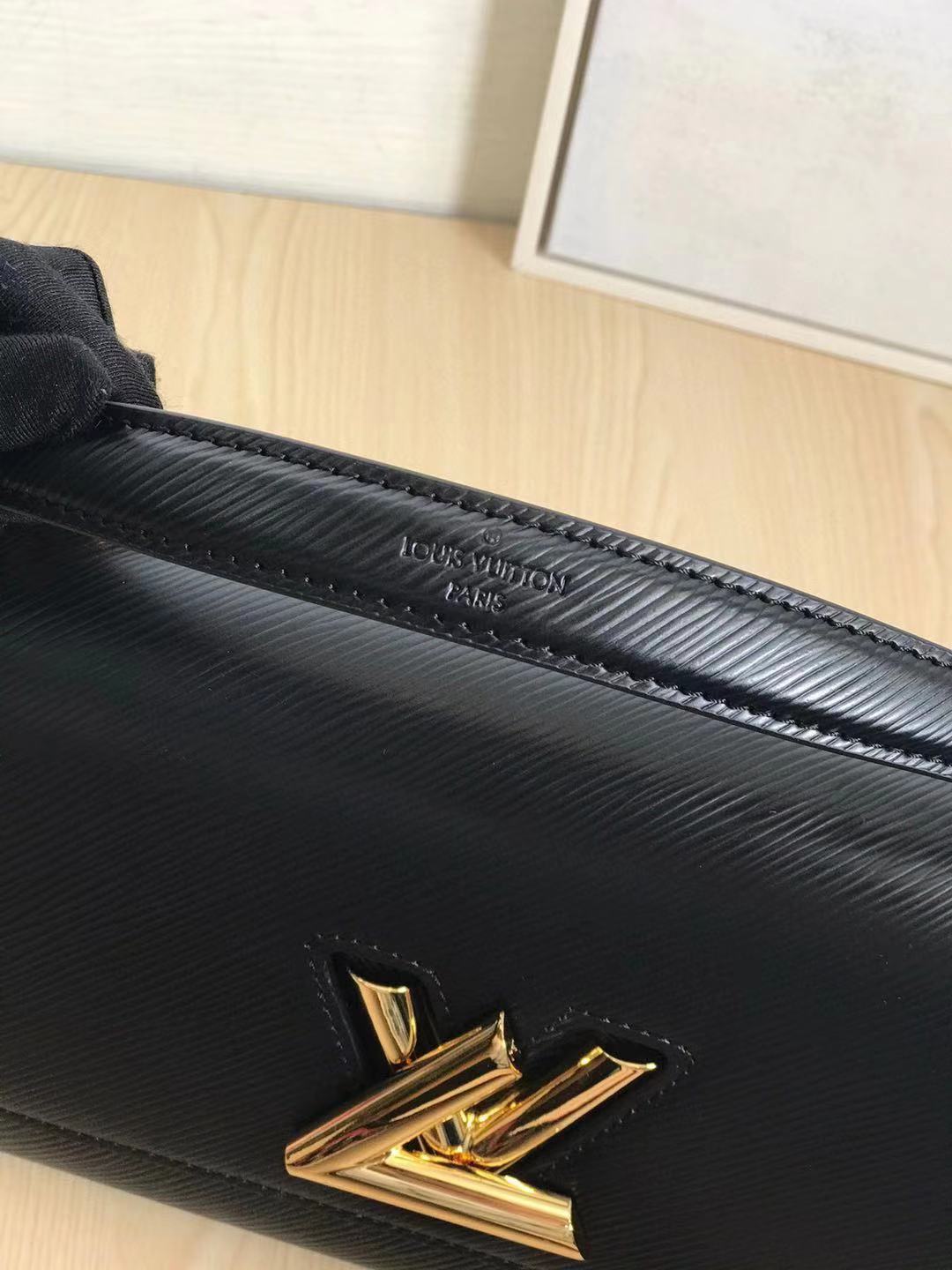  Louis Vuitton 루이비통 트위스트 MM M55677