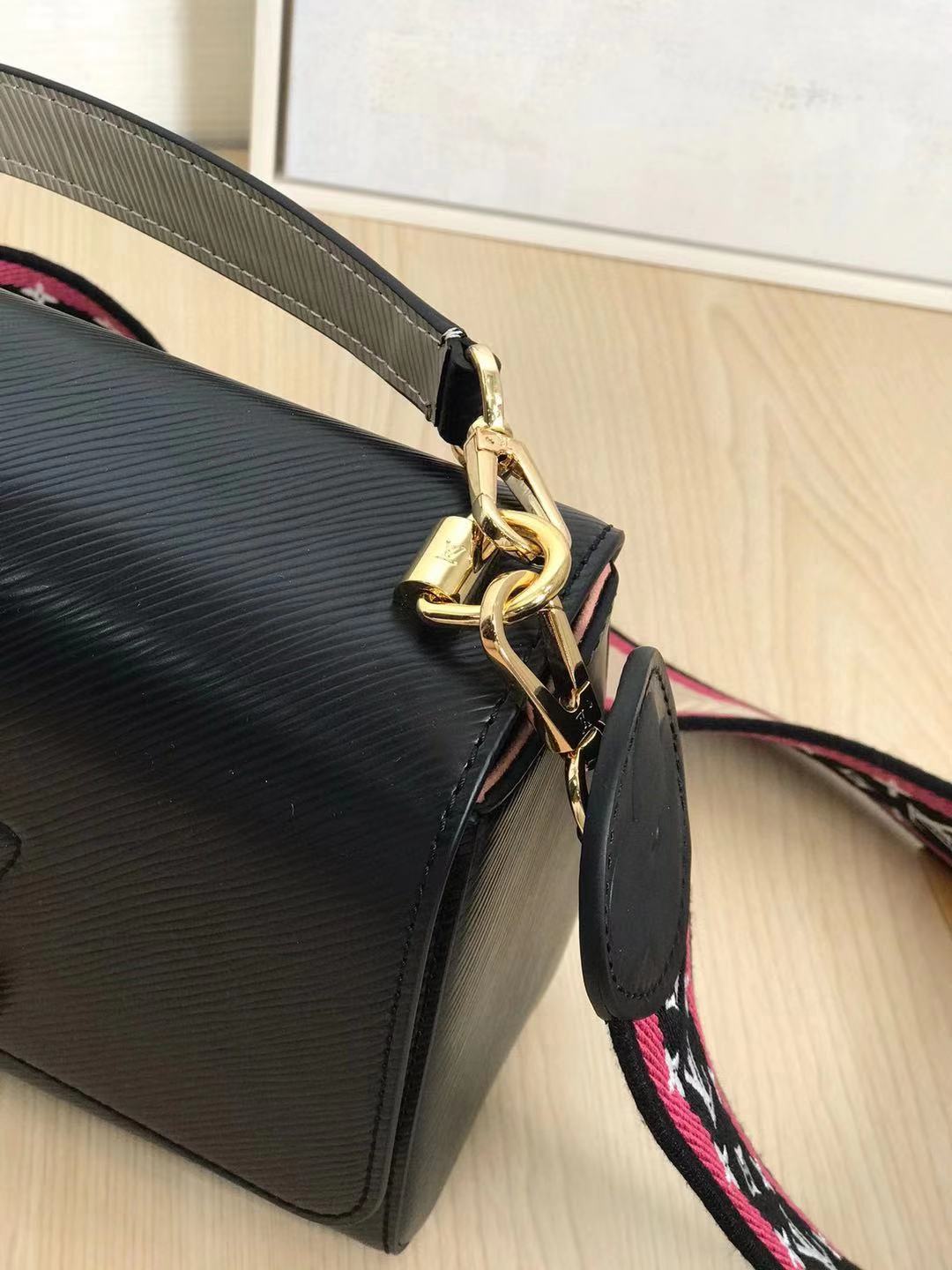  Louis Vuitton 루이비통 트위스트 MM M55677