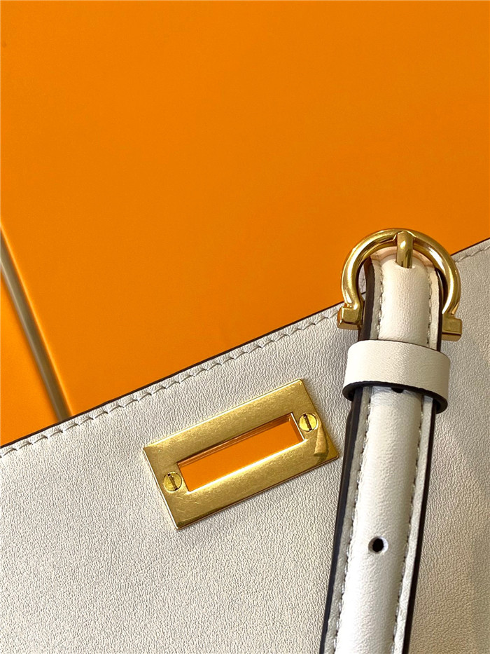 FERRAGAMO 페레가모 미니 트리폴리오백 F621015-2 /신상