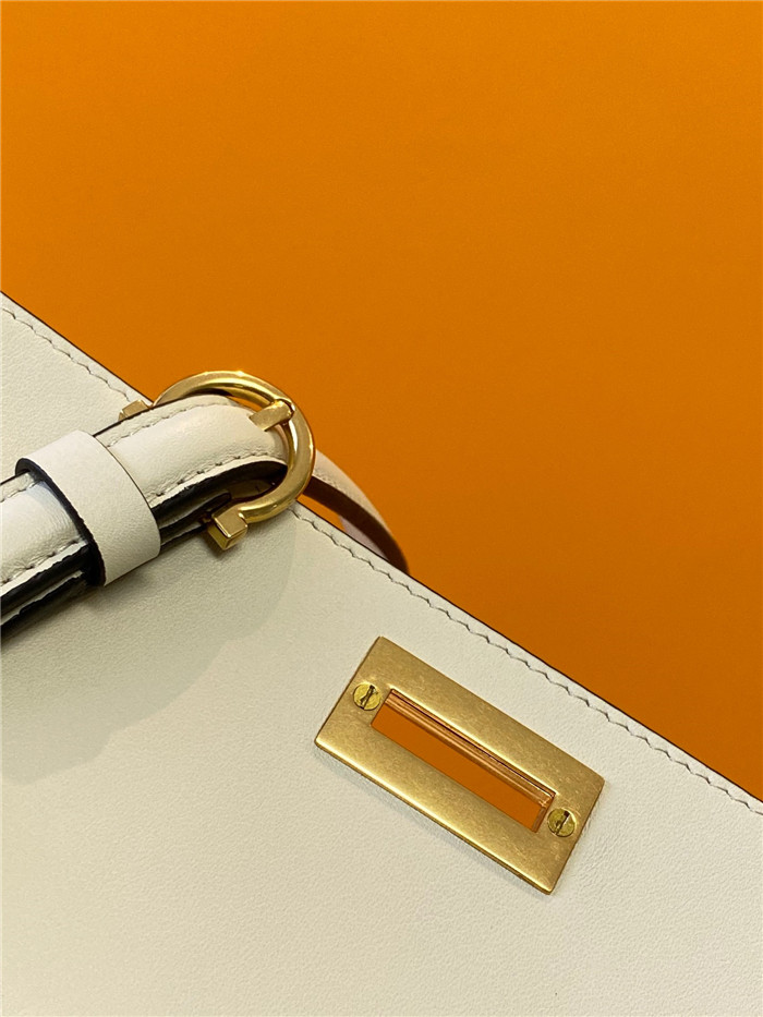 FERRAGAMO 페레가모 미듐 트리폴리오백 F621099-4/신상
