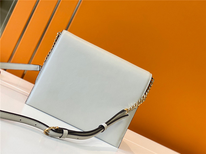 FERRAGAMO 페레가모 미듐 트리폴리오백 F621099-4/신상