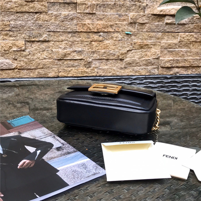 Fendi  펜디 미니 바케트백 F8045-2