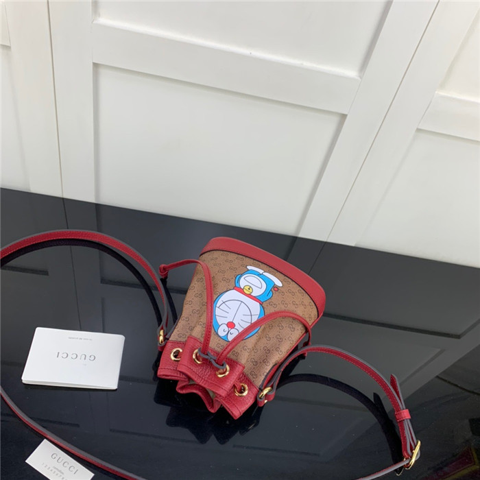 GUCCI 구찌 도라에몽 미니 버킷백