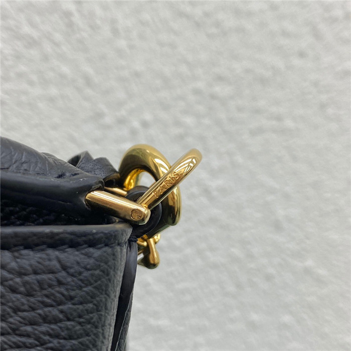 Celine 셀린느 스무스 카프스킨 버킷백